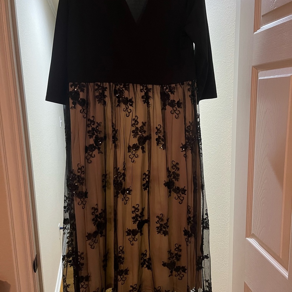 Elegant Black and Cream Floral Dress
